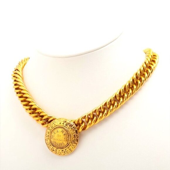 Chanel 31 Rue Cambon 80s 24K Gold Plated Choker Necklace Medallion Coin - Picture 1 of 6